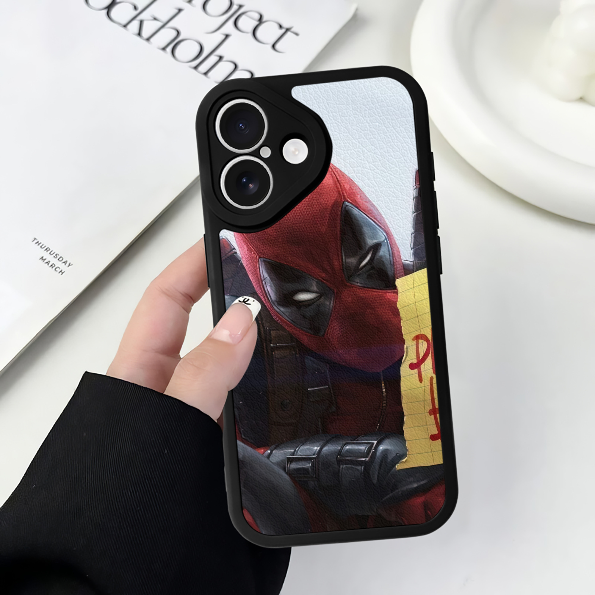 （画像用） Deadpool デッドプール 【iPhone 16シリーズ対応】シリコンスマホケース（レザー調） 材質：シリコン